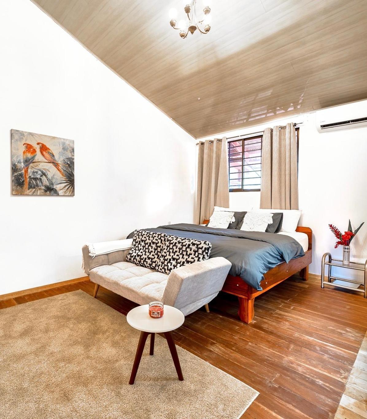 Elena Brown Apartment *