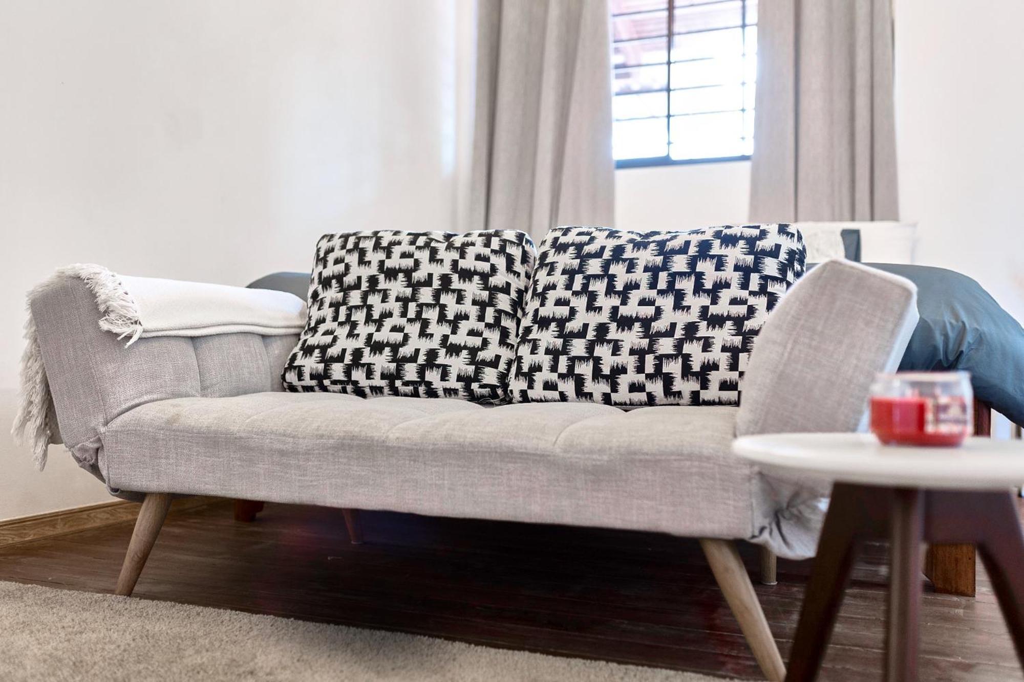 Elena Brown Apartment *